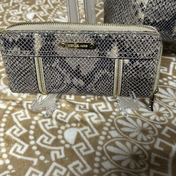 Michael Kors Rare Snake embossed Leather Moxley
Purse / Shoulder Bag with wallet - Picture 4 of 15